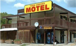 Twin Creeks Motel